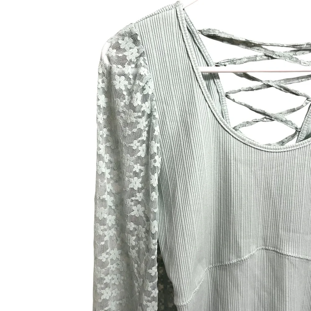 BUCKLE WILLOW & ROOT SAGE GREEN FLORAL LACE SHEER SLEEVE TIE BACK TOP MEDIUM